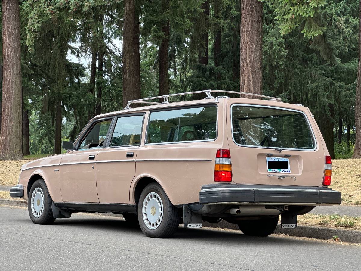 Volvo-245-1981-brown-1