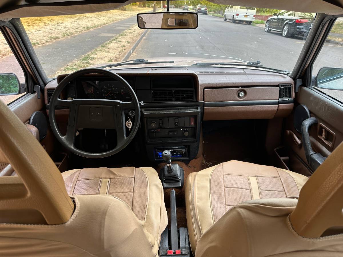 Volvo-245-1981-brown-5