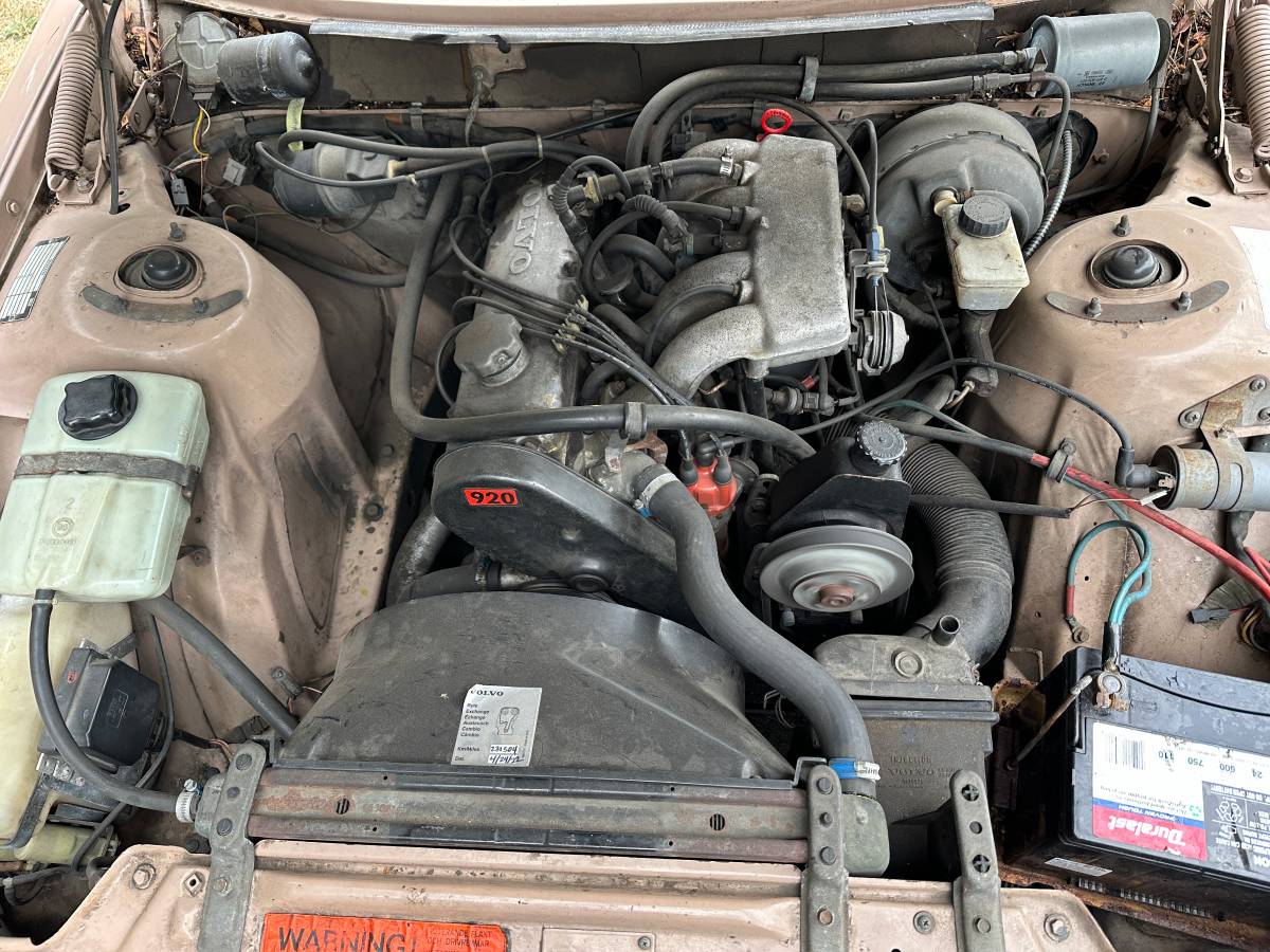 Volvo-245-1981-brown-6