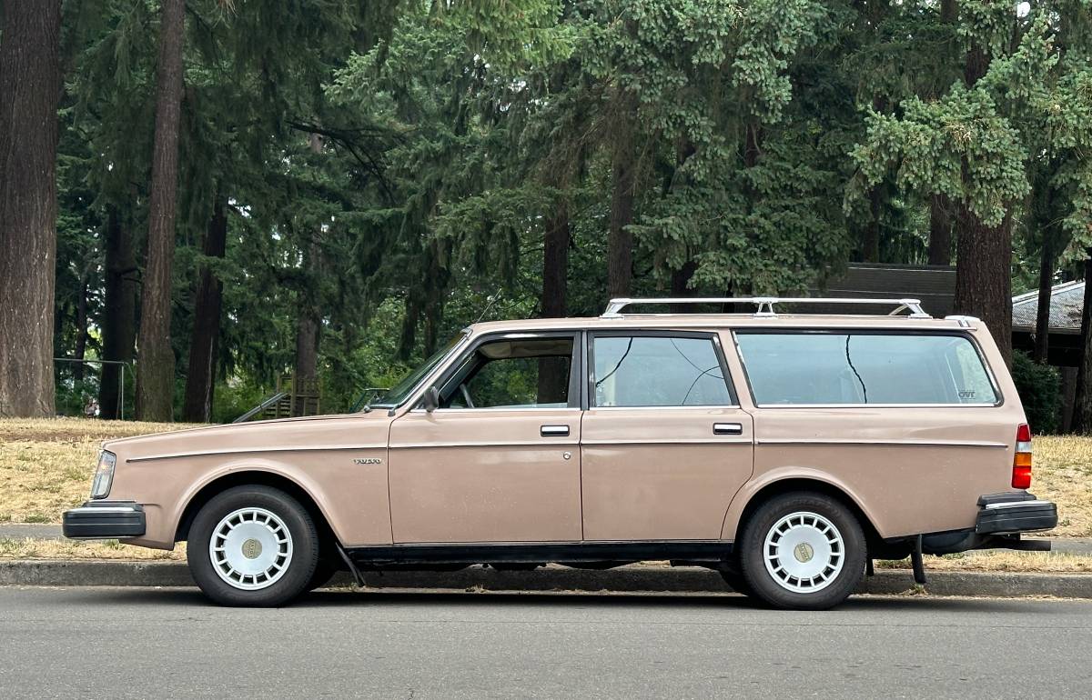 Volvo-245-1981-brown-7