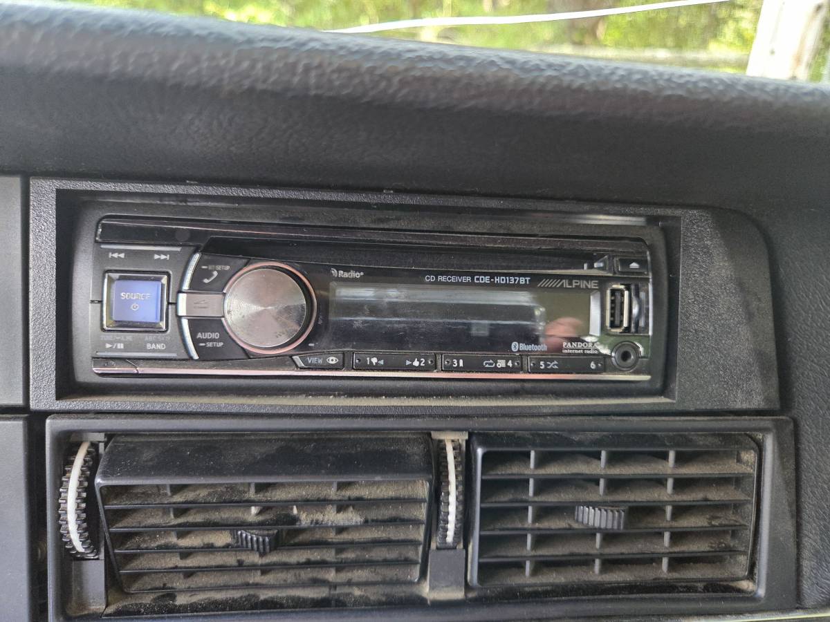 Volvo-245-1993-blue-10