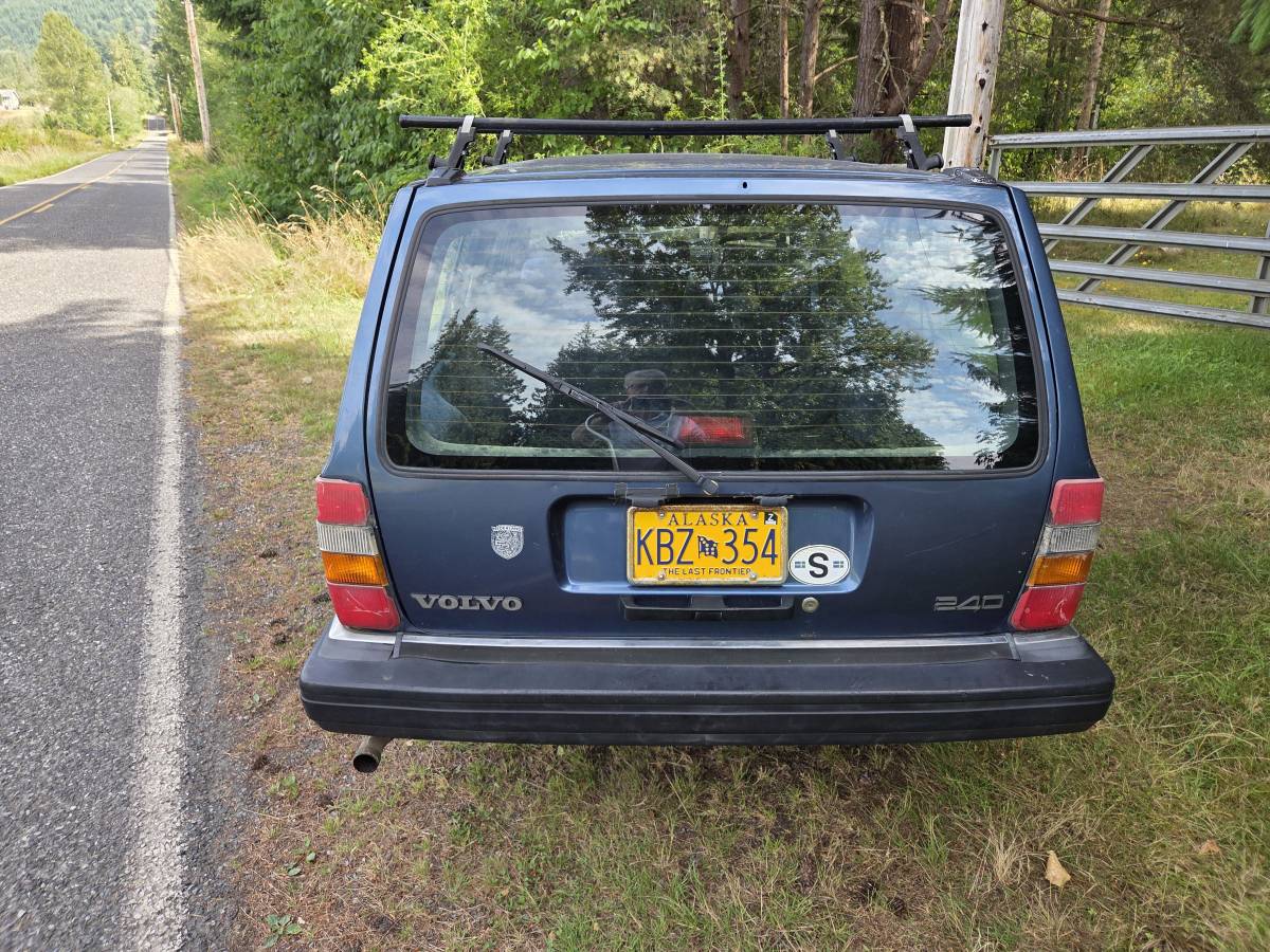 Volvo-245-1993-blue-5
