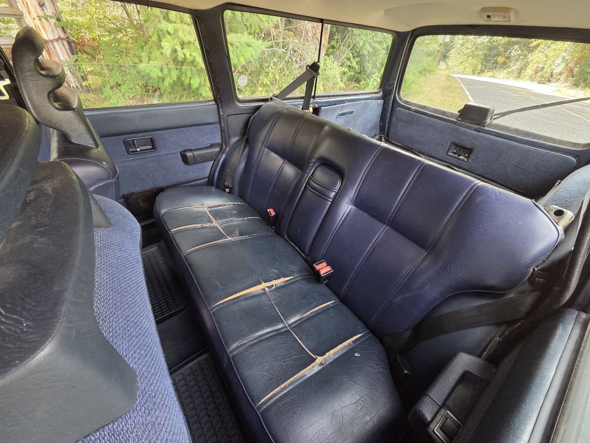 Volvo-245-1993-blue-9