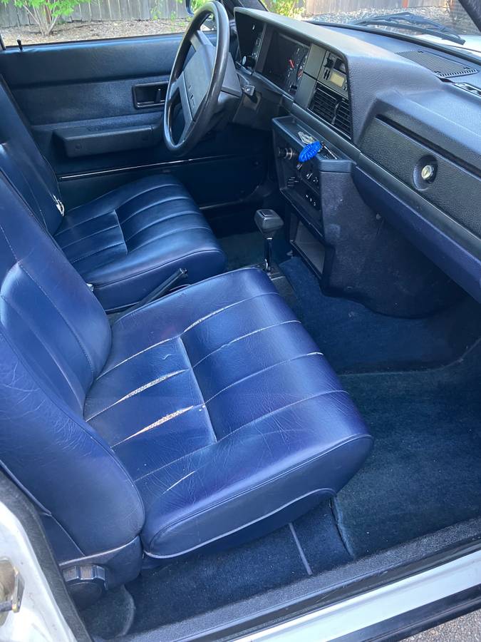 Volvo-245dl-1989-white-5