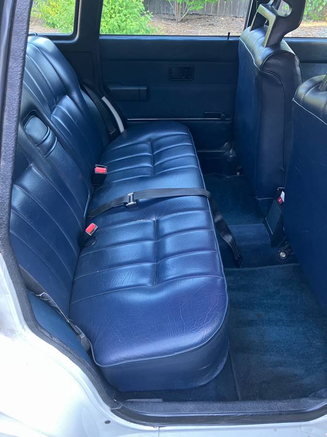 Volvo-245dl-1989-white-6