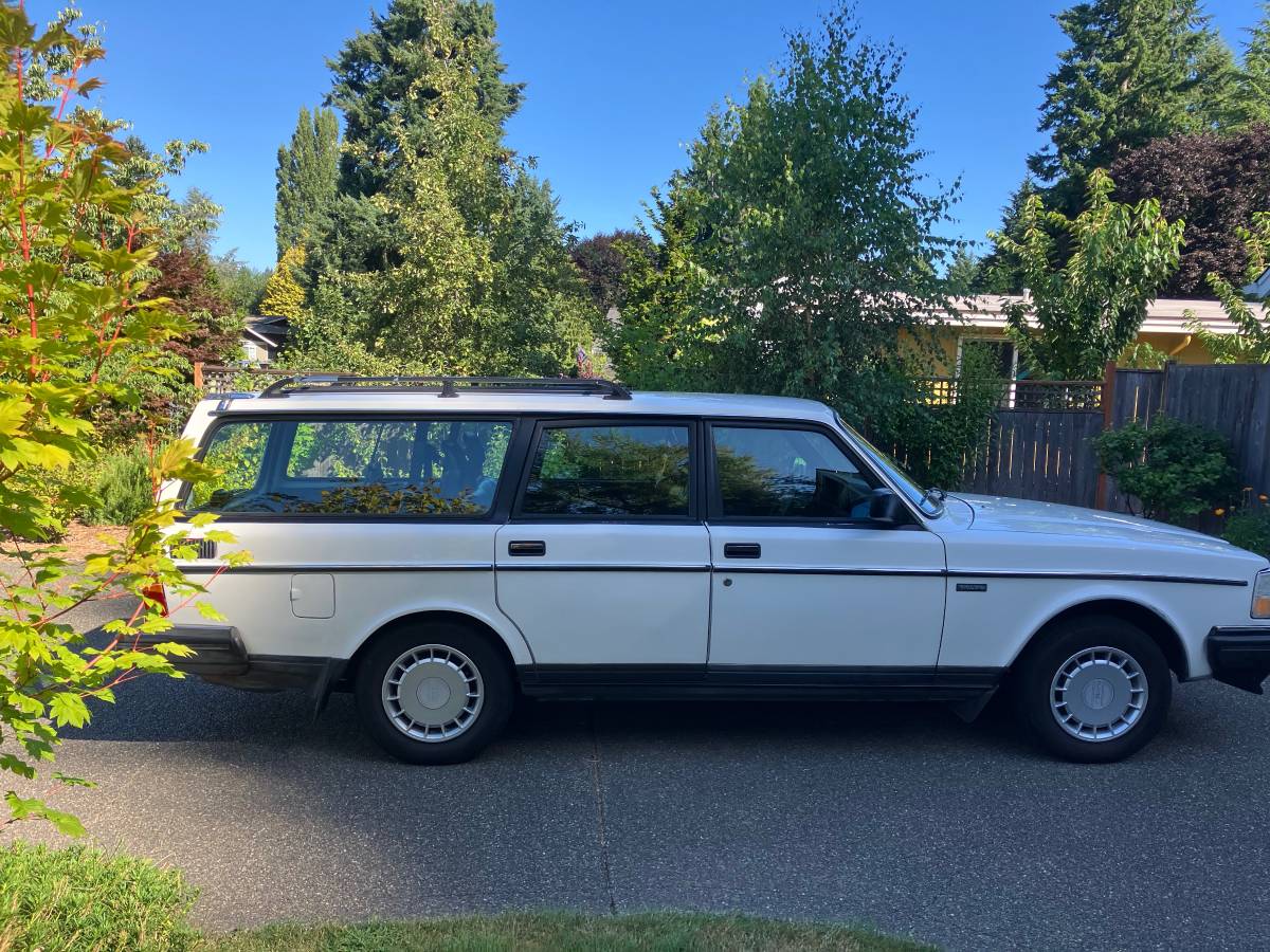 Volvo-245dl-1989-white