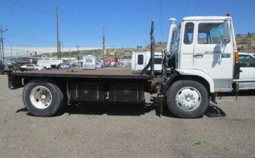 Volvo-670-diesel-1984-white-1