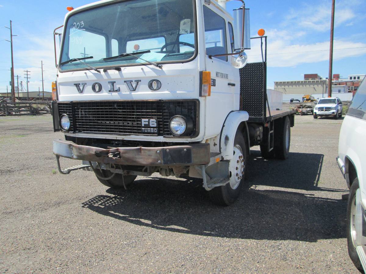Volvo-670-diesel-1984-white-8