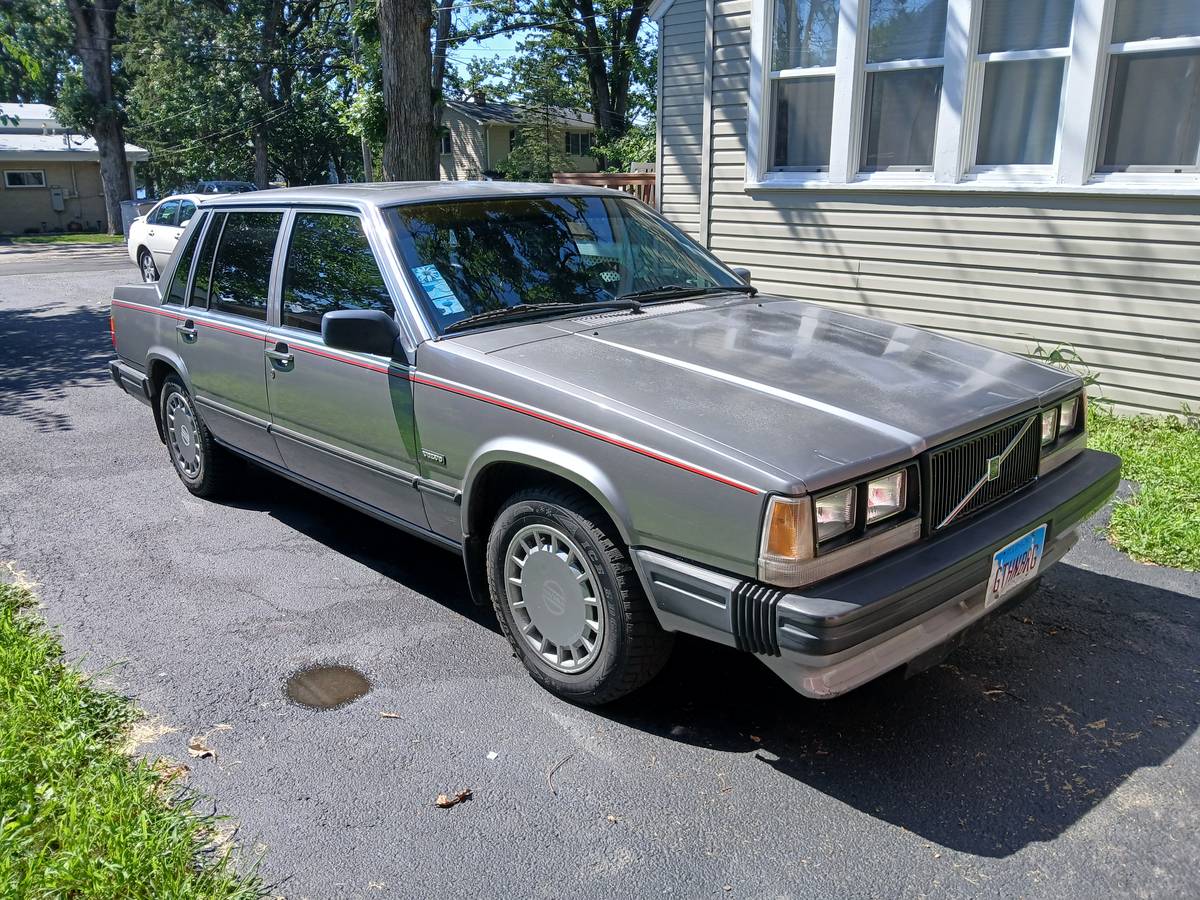 Volvo-740gl-1989-silver