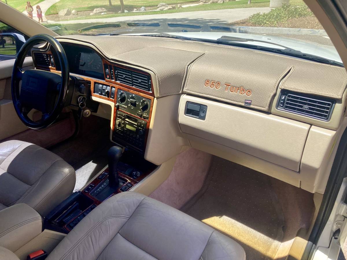 Volvo-850-turbo-sportswagon-1995-white-15