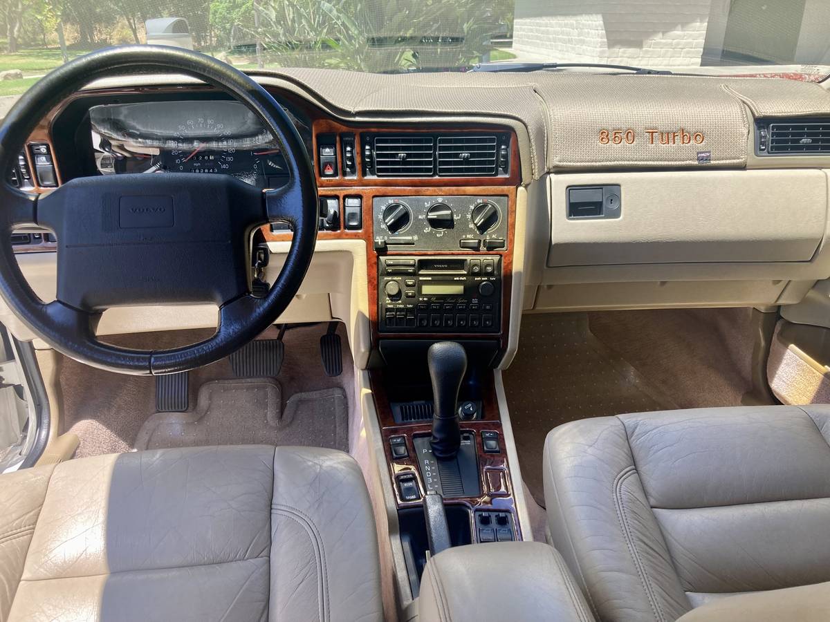 Volvo-850-turbo-sportswagon-1995-white-8