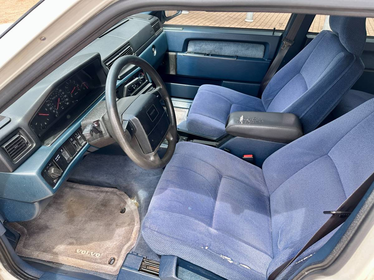 Volvo-940-1994-white-1