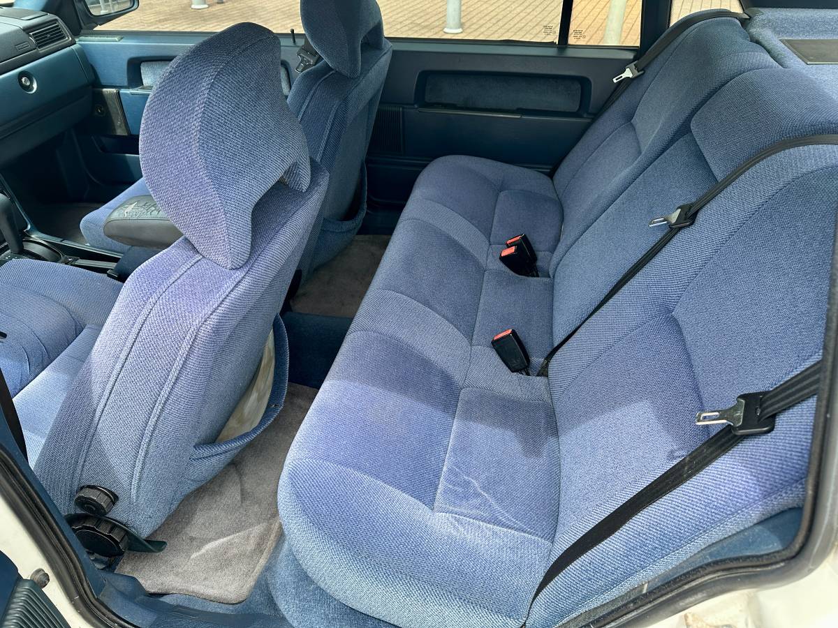 Volvo-940-1994-white-13