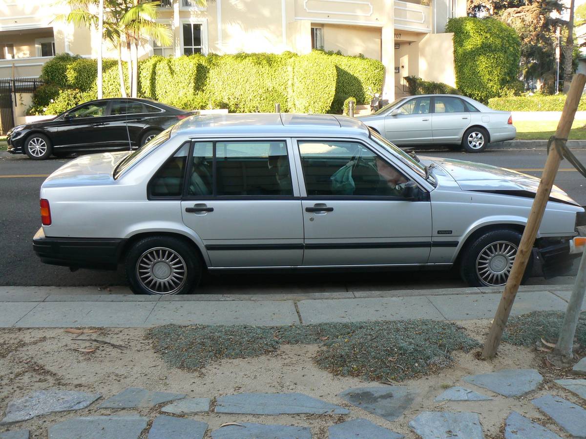 Volvo-940-sedan-1994-silver-3