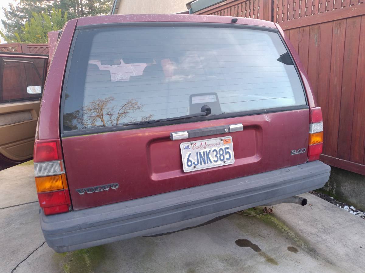 Volvo-940-series-1995-red-2
