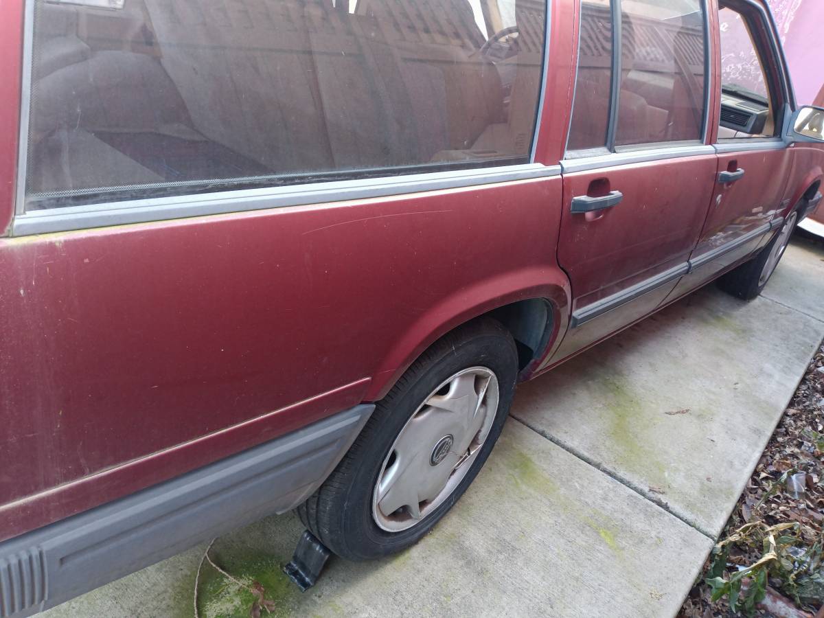 Volvo-940-series-1995-red