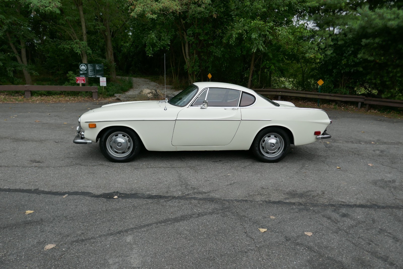 Volvo-P1800-1968-Coupe-2
