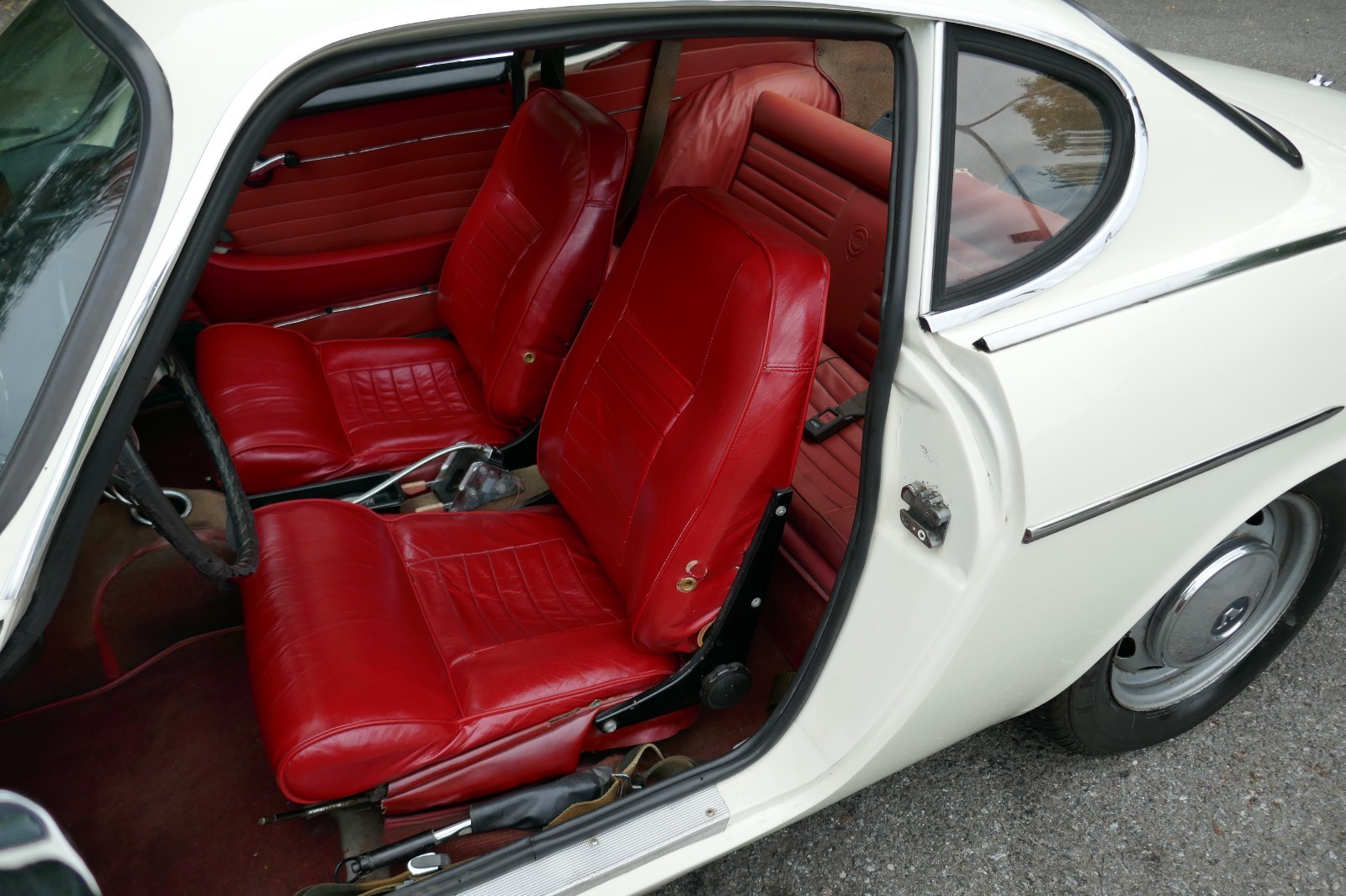 Volvo-P1800-1968-Coupe-6