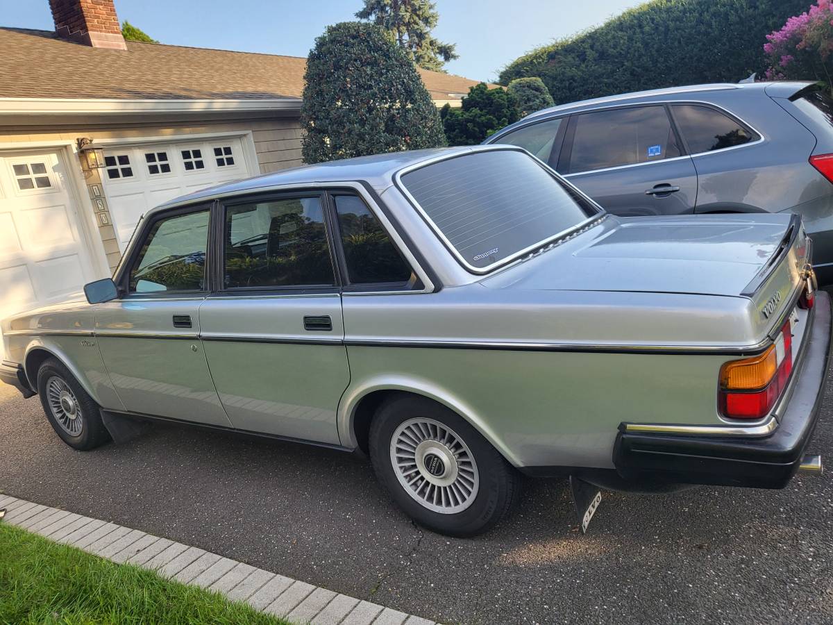 Volvo-gl-1985-silver-2