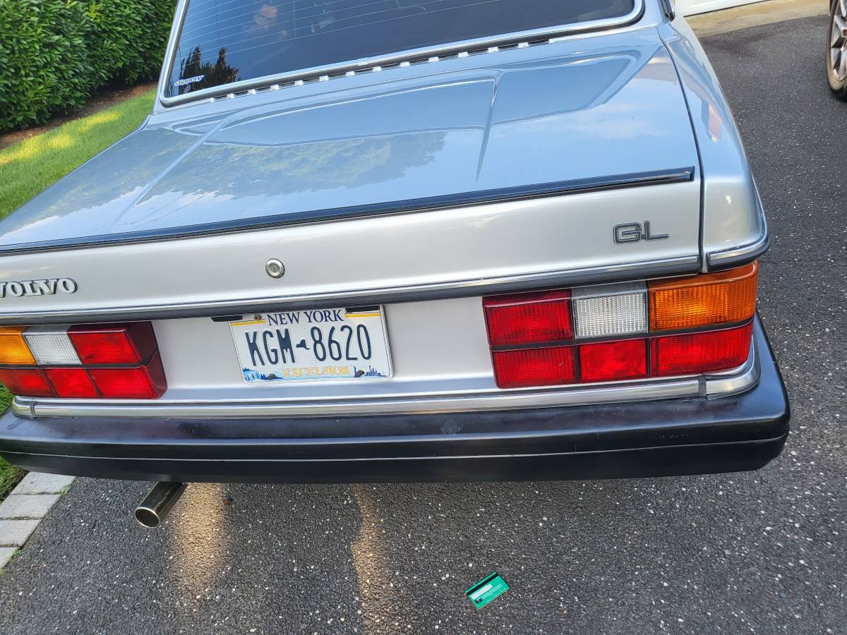 Volvo-gl-1985-silver