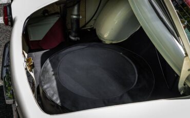 Volvo-p1800-1971-white-12