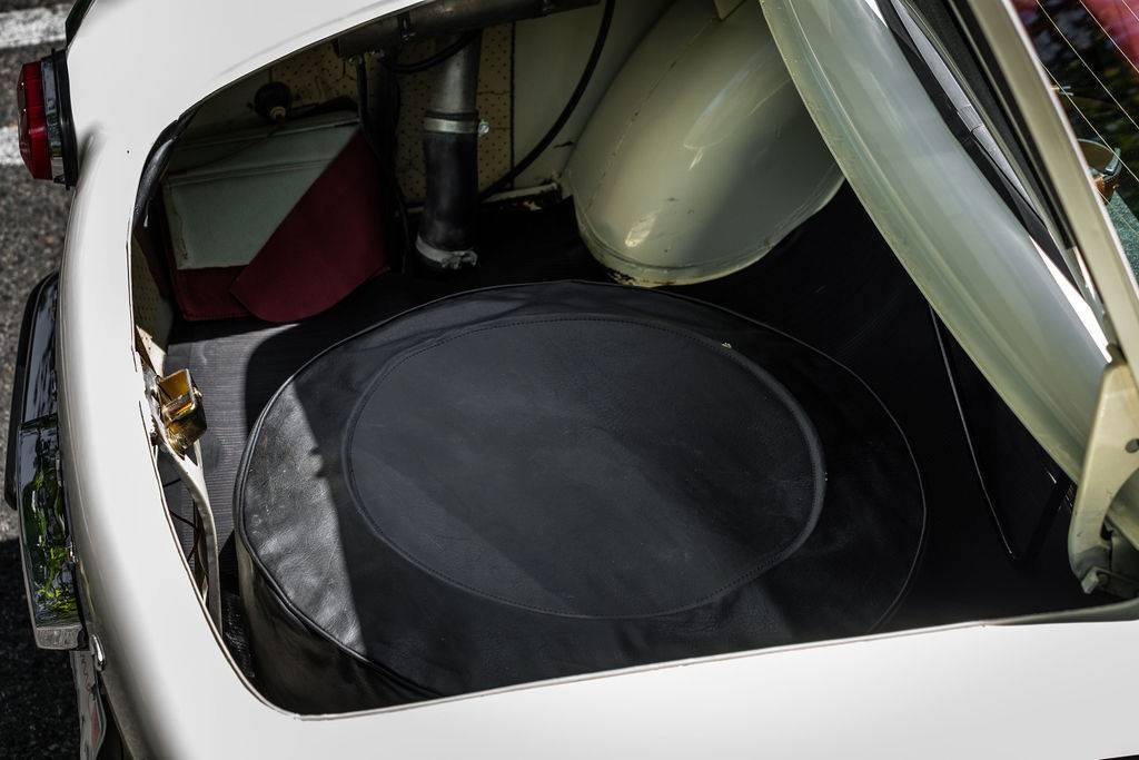 Volvo-p1800-1971-white-12