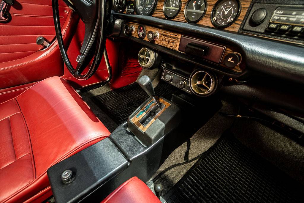 Volvo-p1800-1971-white-15