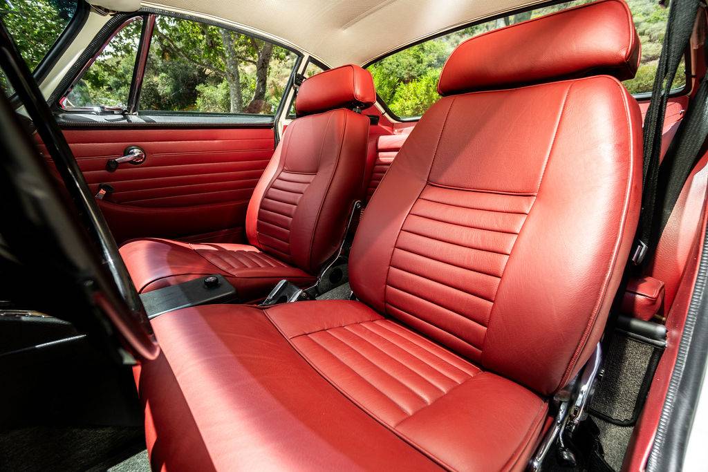 Volvo-p1800-1971-white-17