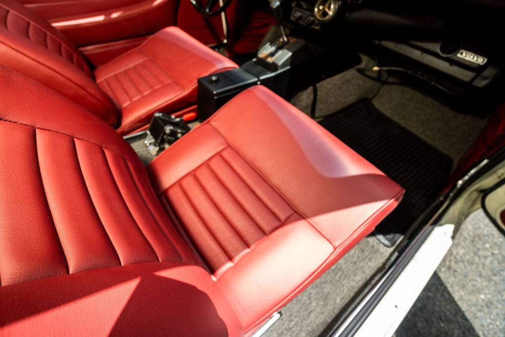 Volvo-p1800-1971-white-18