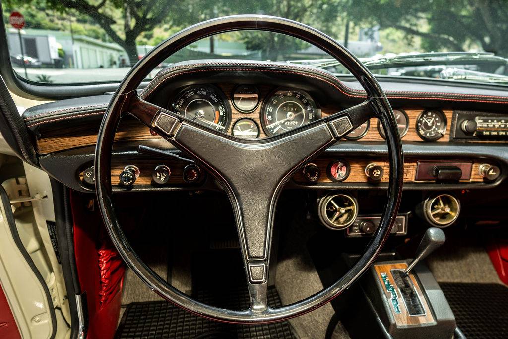 Volvo-p1800-1971-white-3