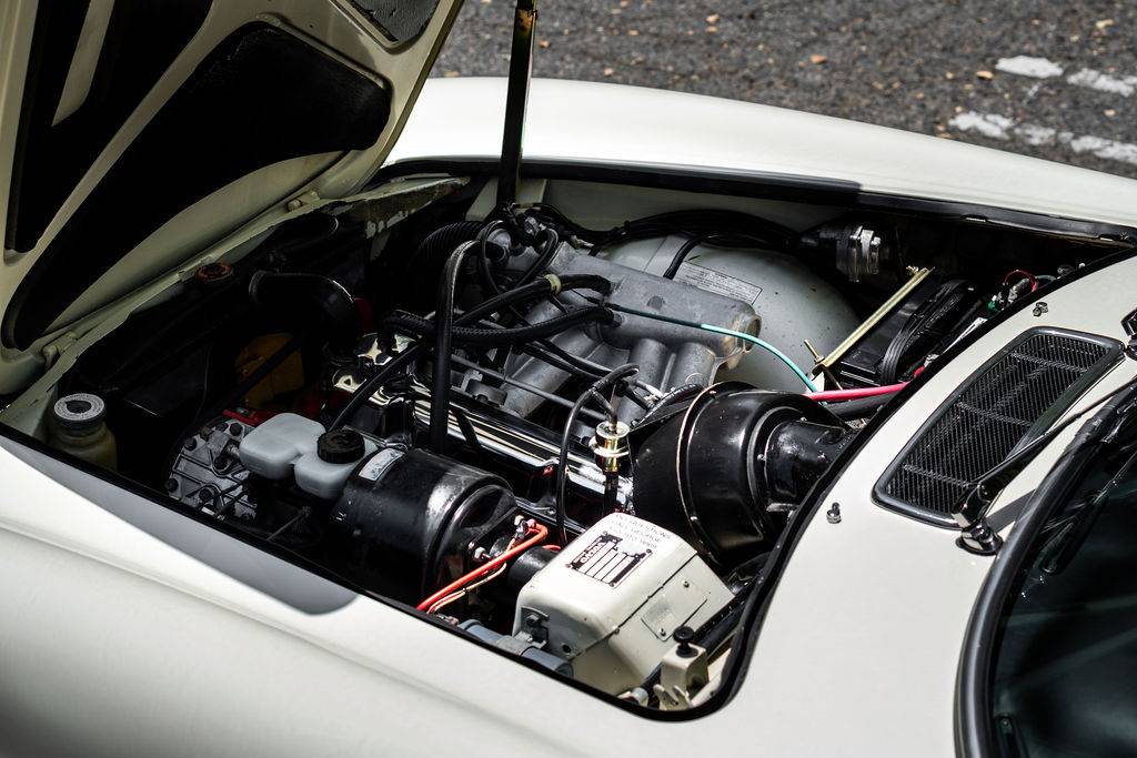 Volvo-p1800-1971-white-7
