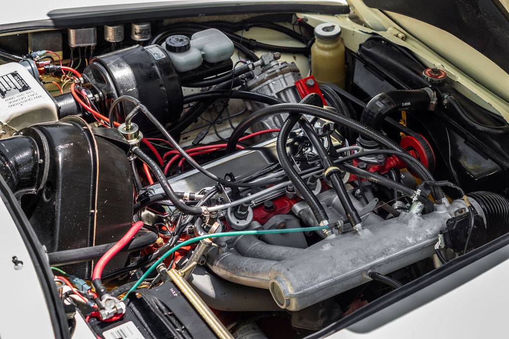 Volvo-p1800-1971-white-8