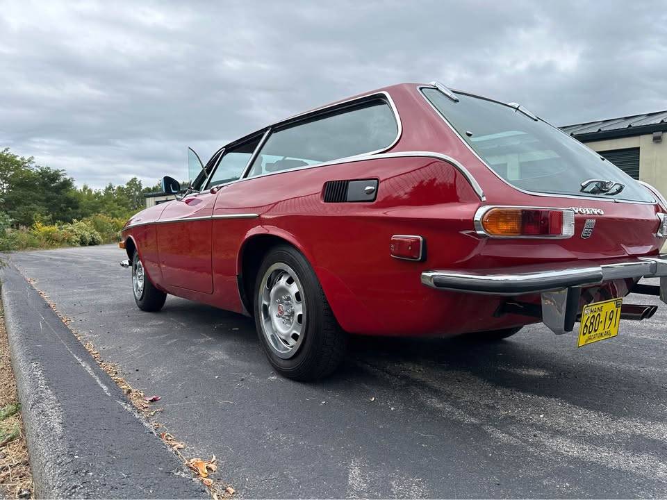 Volvo-p1800es-1972-red-1