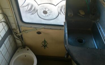 Von-dutch-Bus-1950-White-Green-10