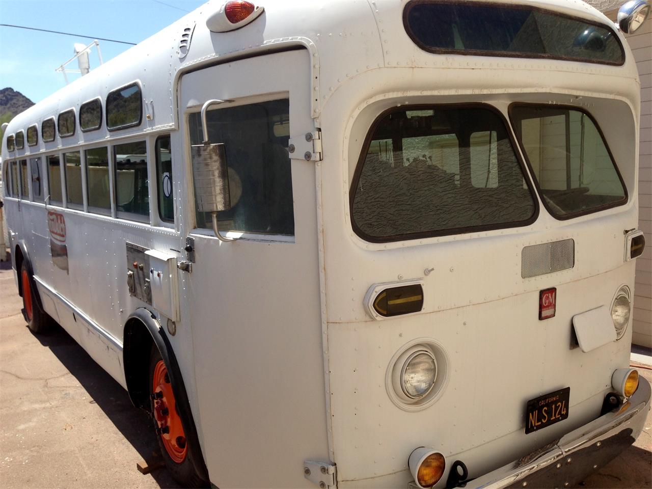 Von-dutch-Bus-1950-White-Green-2