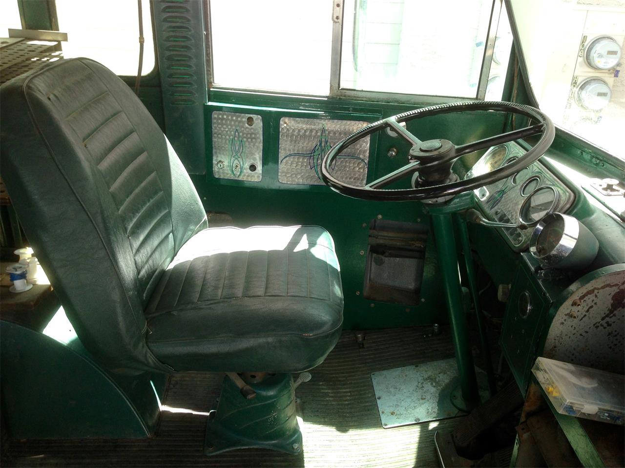 Von-dutch-Bus-1950-White-Green-23
