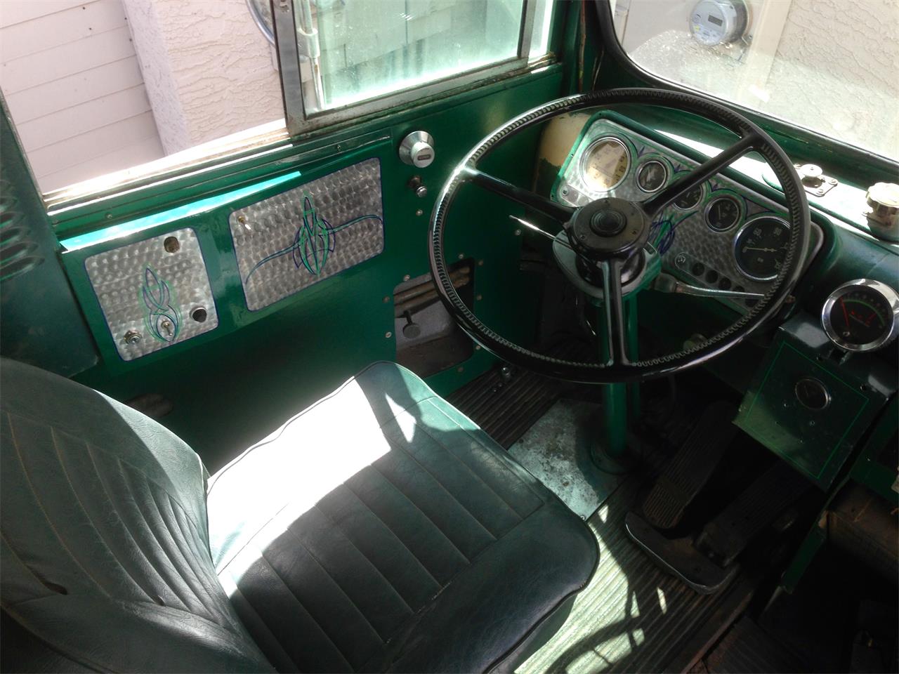 Von-dutch-Bus-1950-White-Green-27