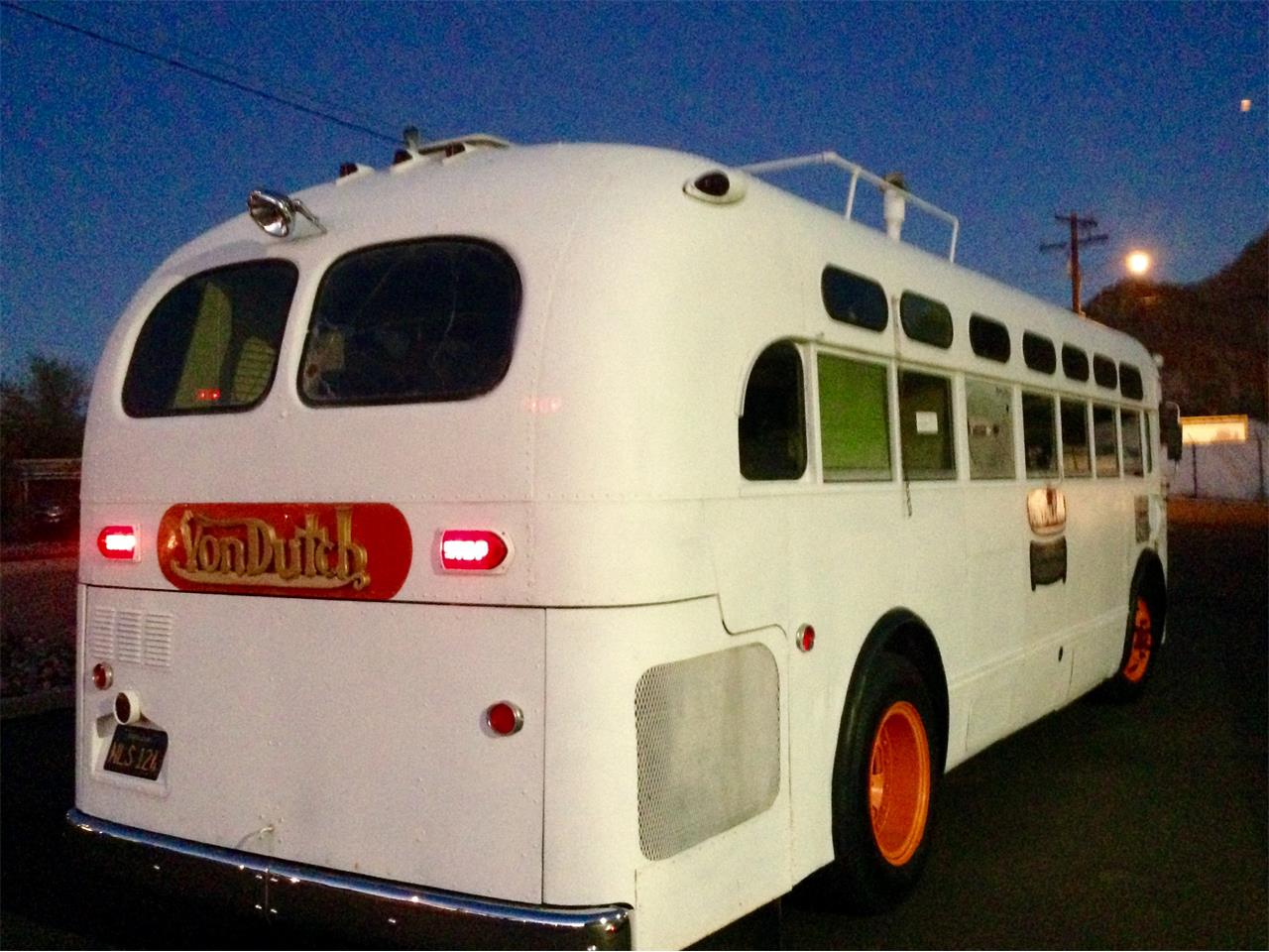 Von-dutch-Bus-1950-White-Green-3