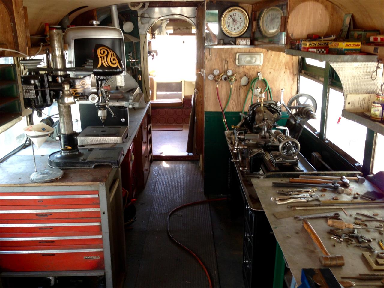 Von-dutch-Bus-1950-White-Green-31