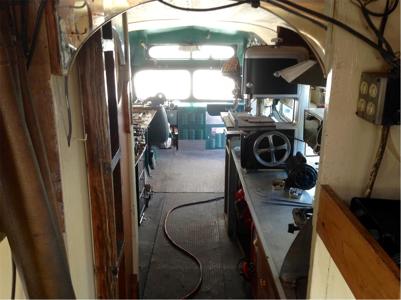 Von-dutch-Bus-1950-White-Green-32