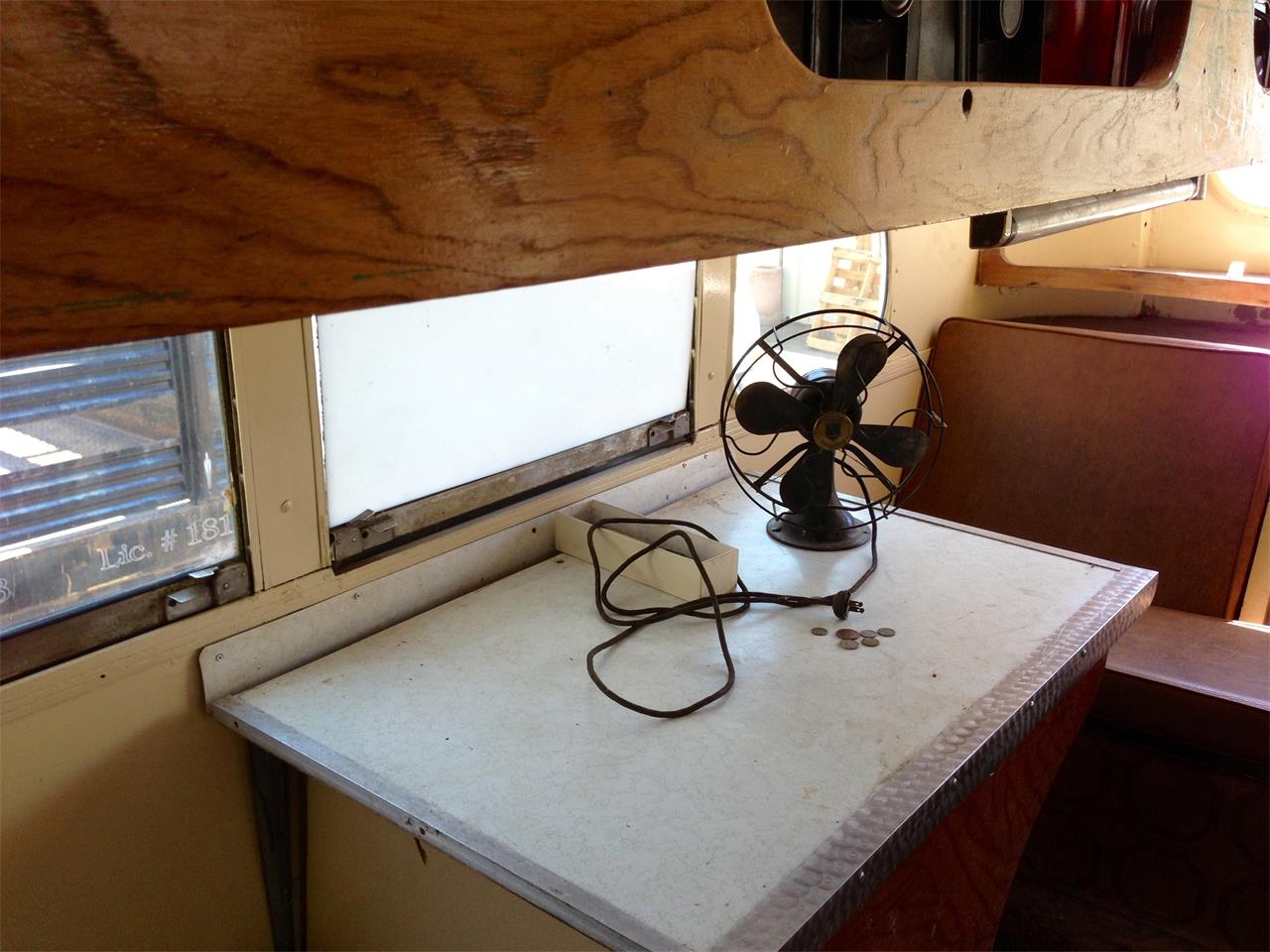 Von-dutch-Bus-1950-White-Green-39