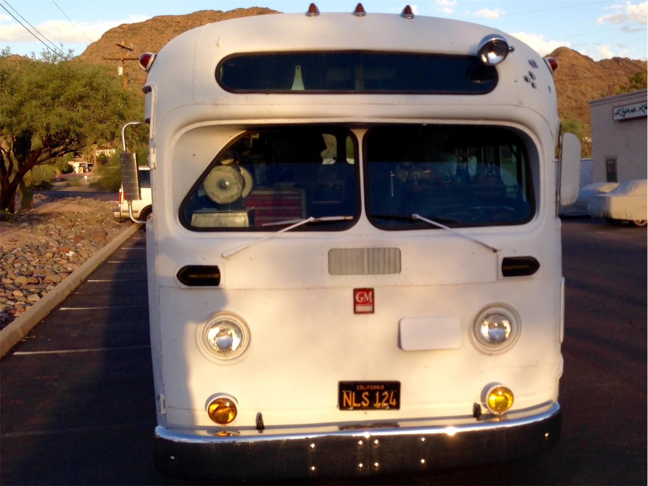 Von-dutch-Bus-1950-White-Green-4