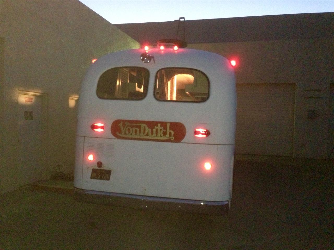 Von-dutch-Bus-1950-White-Green-42