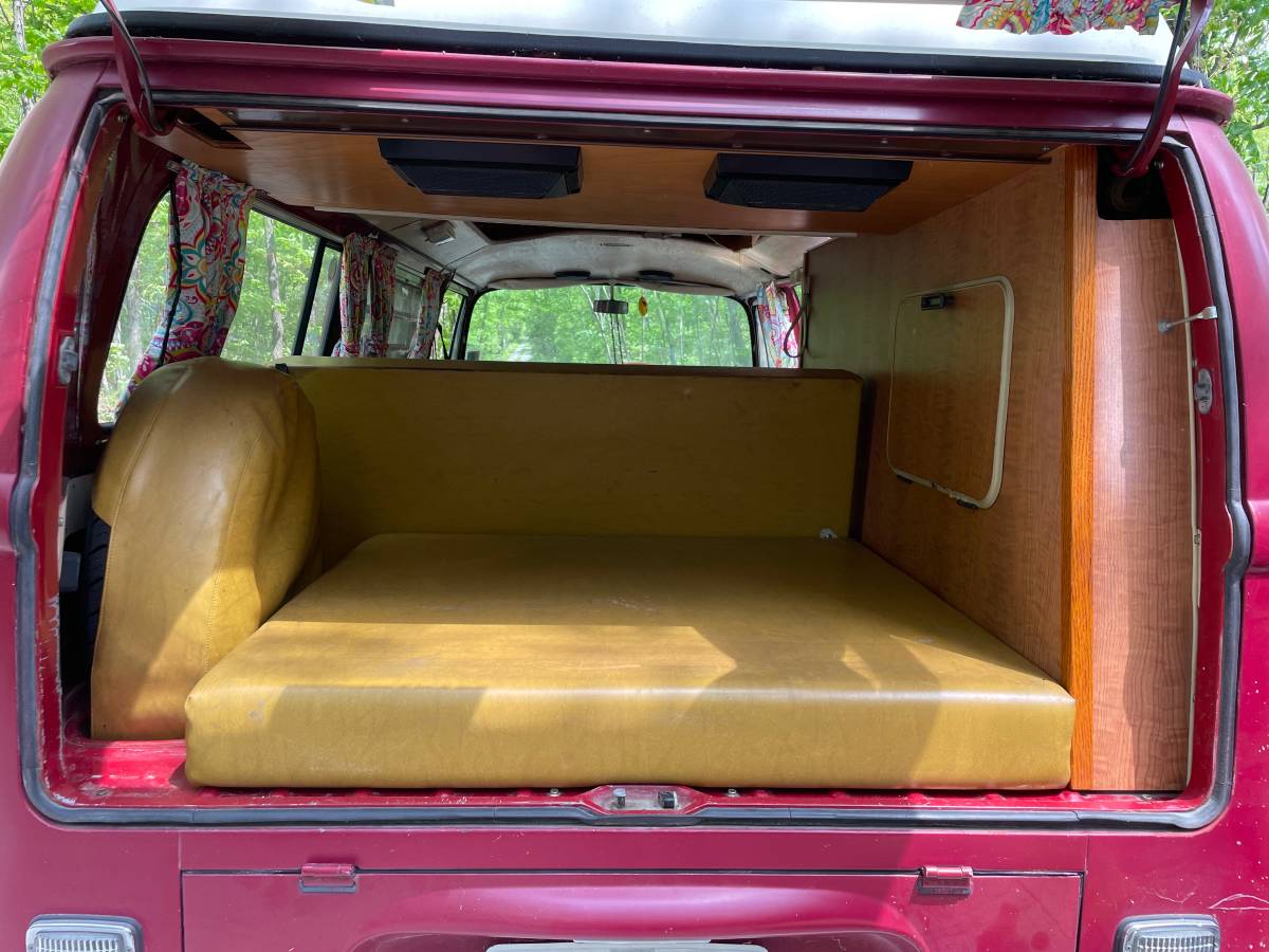 Vv-campmobile-1971-red-5
