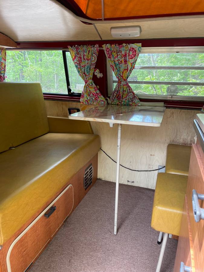 Vv-campmobile-1971-red-9