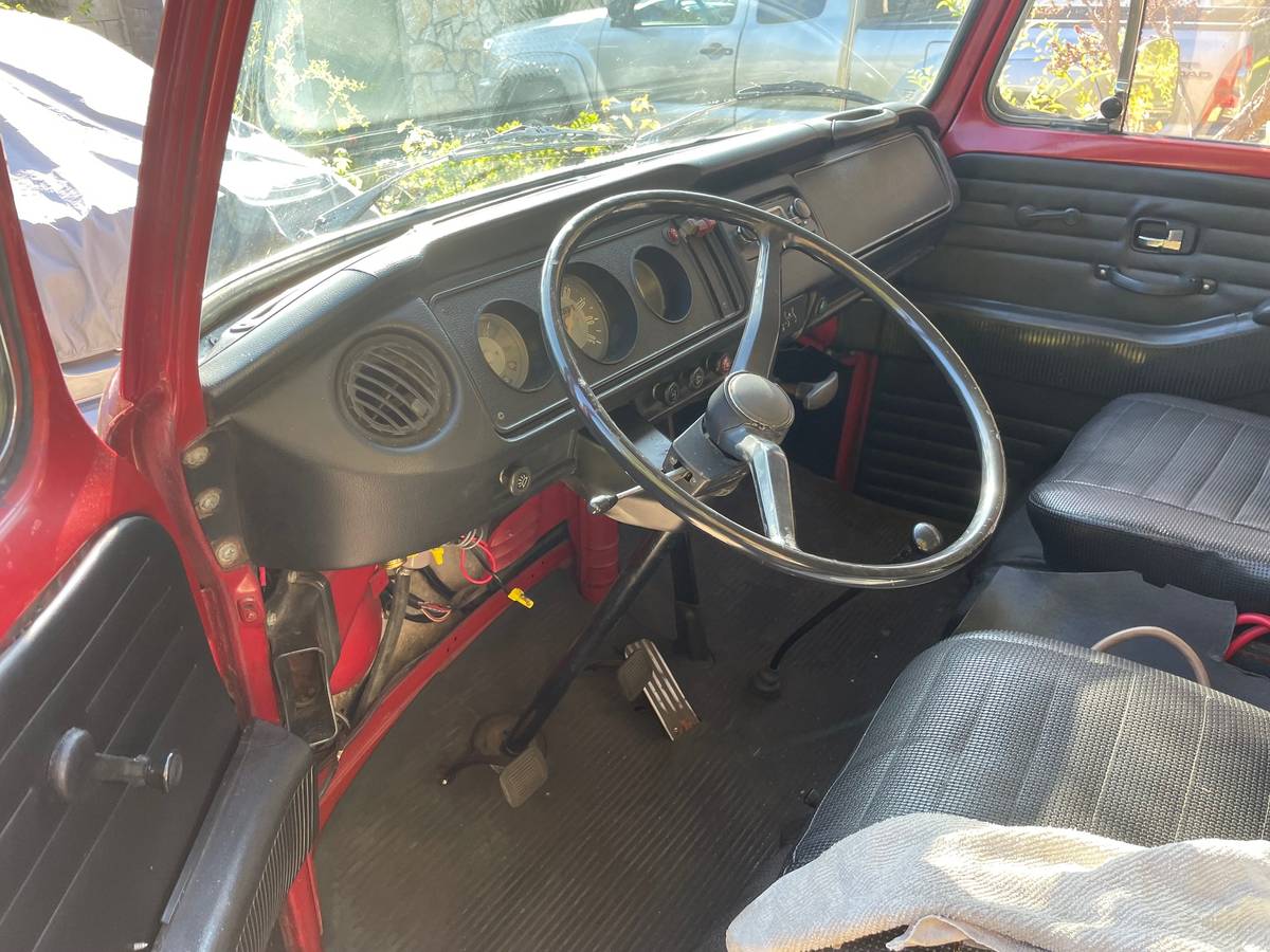 Vw-bus-1970-red-10