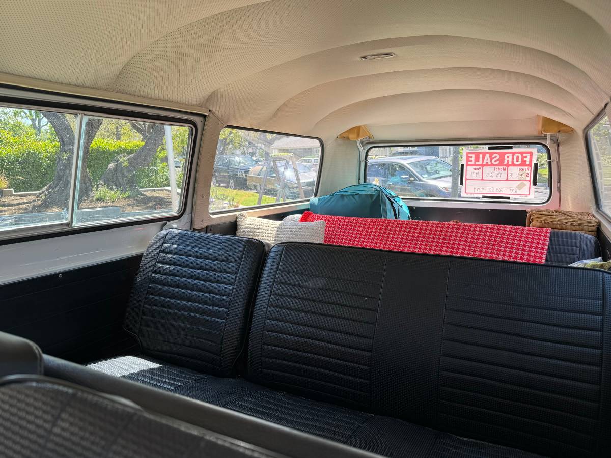 Vw-bus-and-beetle-1971-orange-13