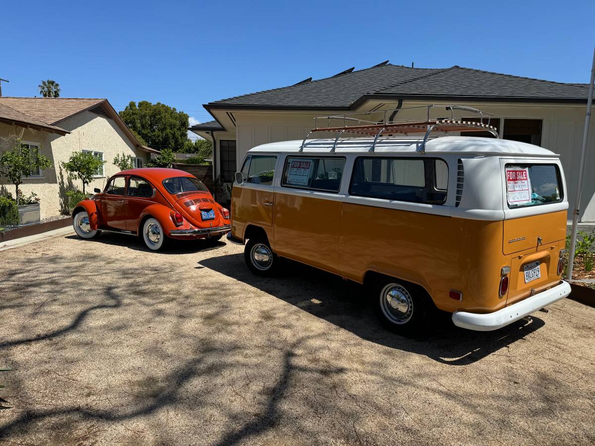 Vw-bus-and-beetle-1971-orange-4