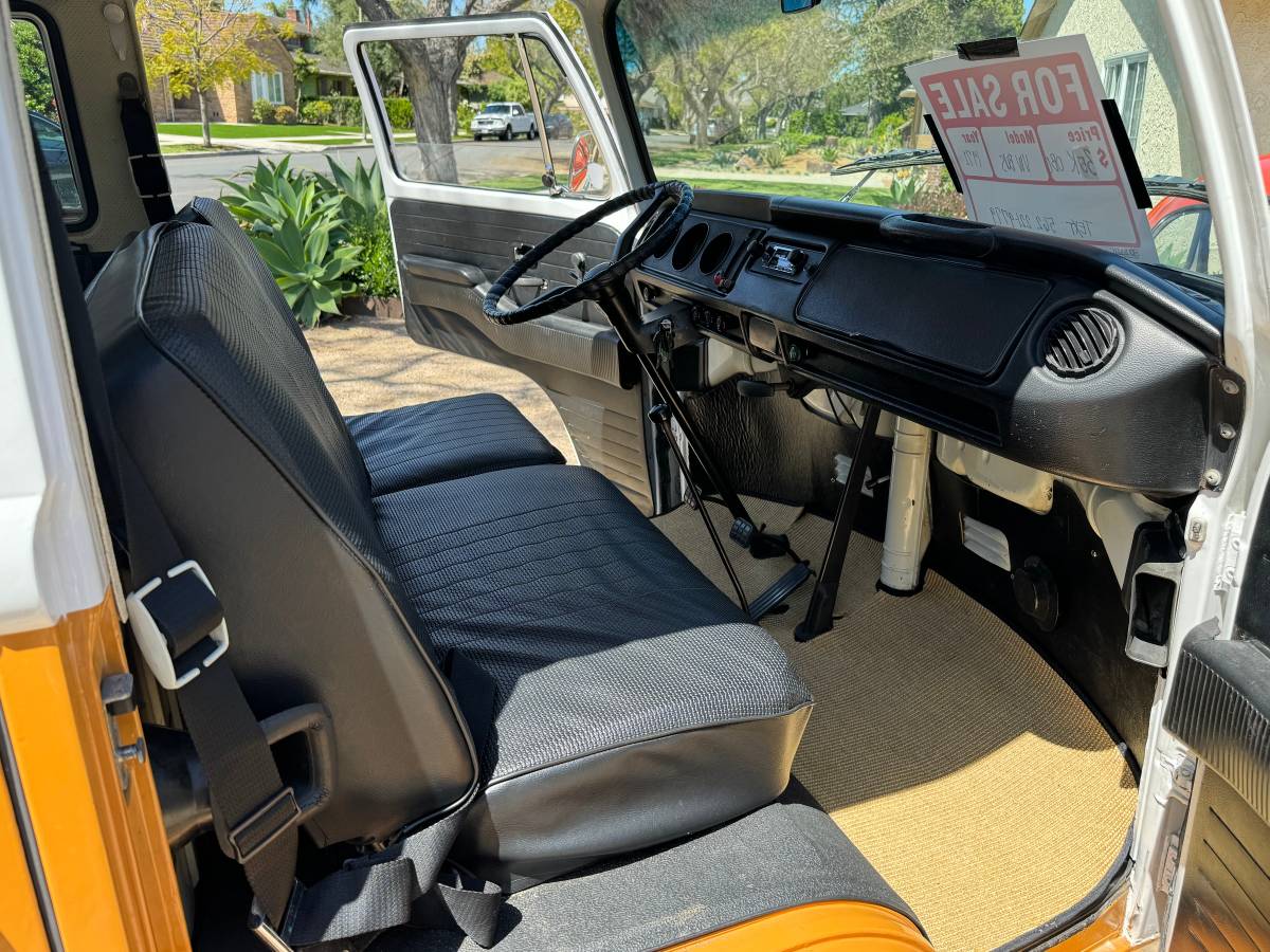 Vw-bus-and-beetle-1971-orange-5