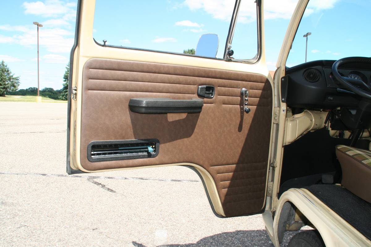 Vw-bus-westfalia-1978-brown-1